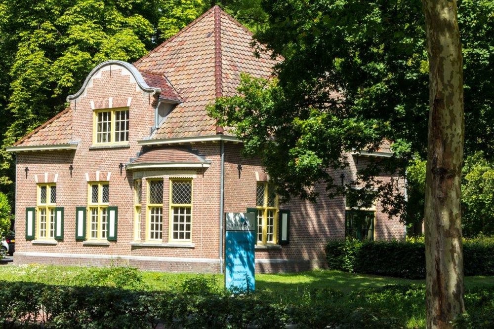 Het monumentale kantoorpand van Finance 4 All aan de Glorieuxlaan in Vught